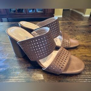 Andrew Geller Women's Tan Perforated Mules